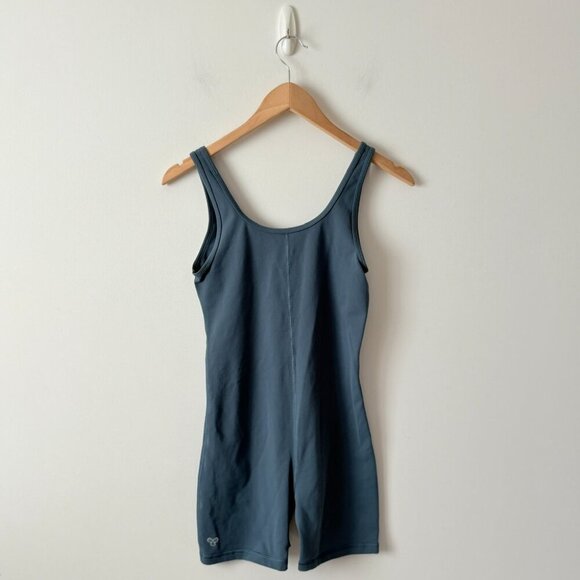 Aritzia TNA TnAction TnaLIFE Shake-It 5" Romper Size Small - Picture 4 of 5